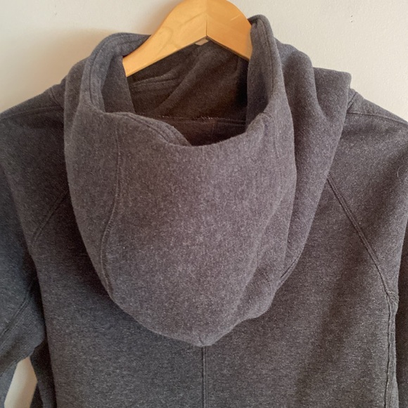 Lululemon Under Wraps Pullover
Heathered Black size 6 hoodie sweatshirt - Picture 13 of 15